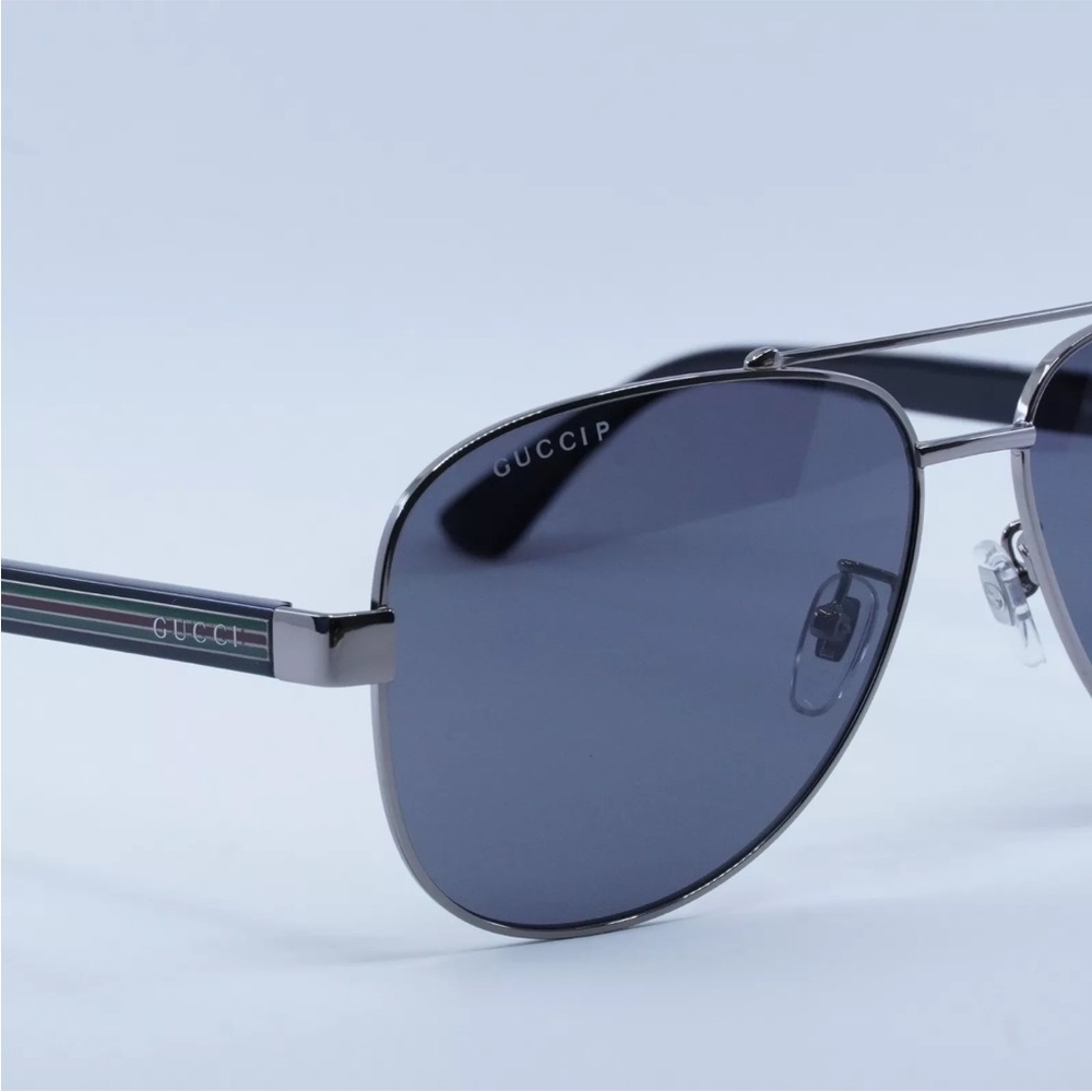 Gucci aviator Sunglasses GREAT condition!